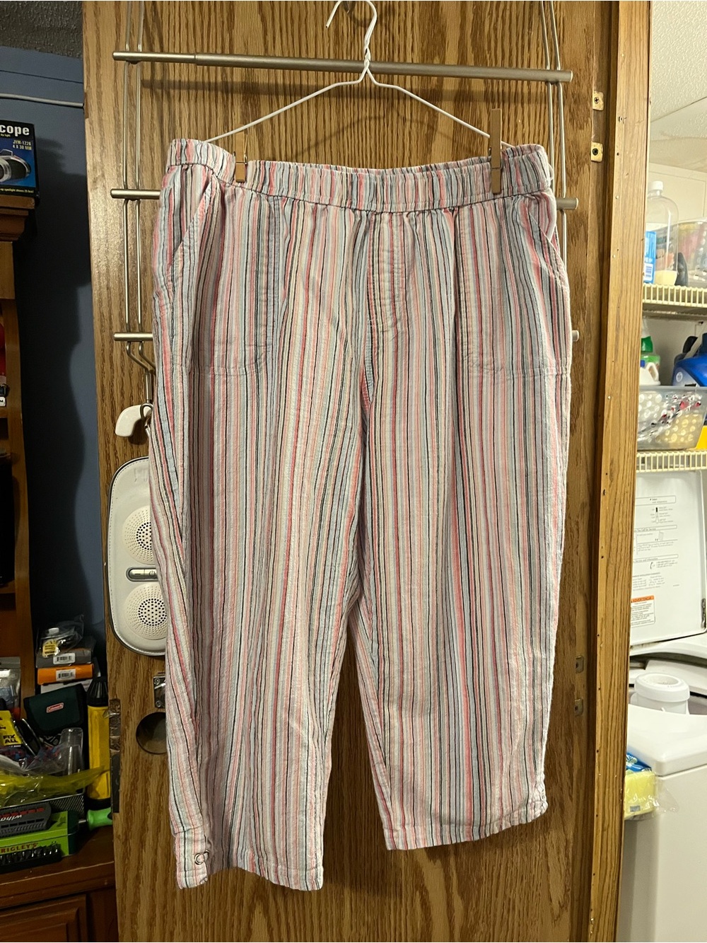 Women's Pink Striped Elastic-Waist Capri Pants